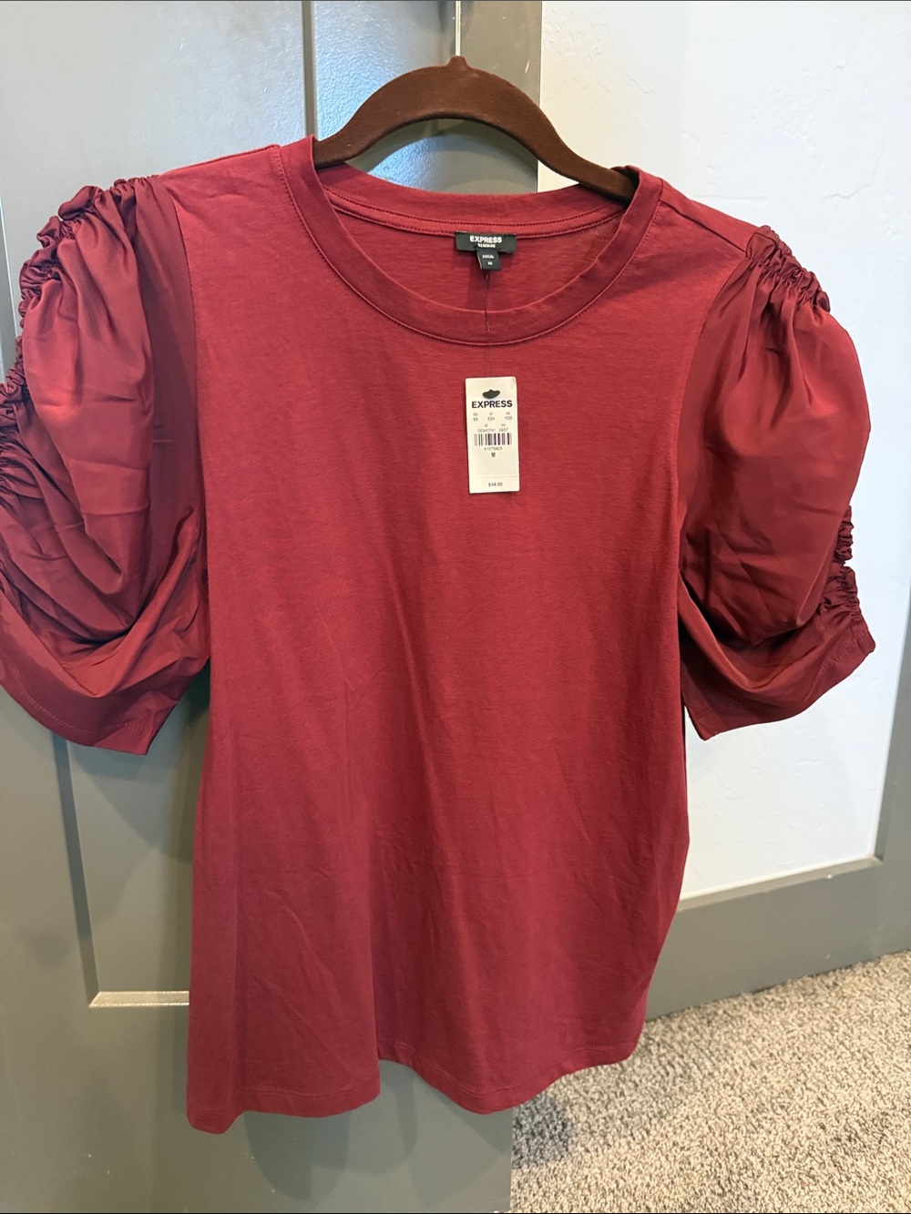 Express Puff Sleeve Tee in Burgundy